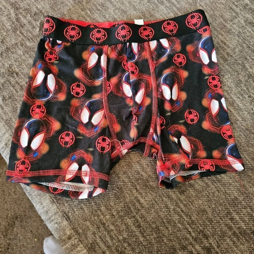 Cute little boys brand new 4 pairs Spiderman underwear size 8 boxer briefs